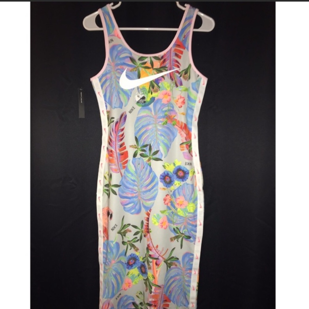Nike Ultra Femme Midi Floral Tropical Dress
